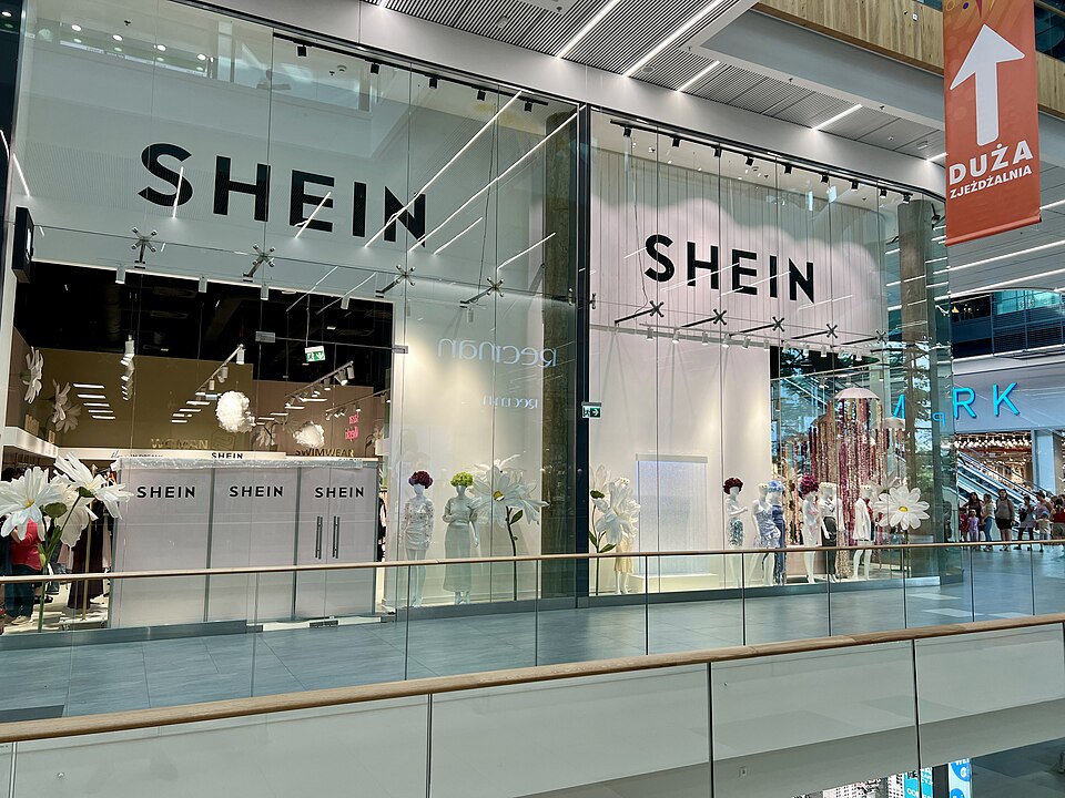File:Salon Shein w Galerii Młociny w Warszawie.jpg